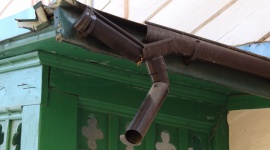 Naprawiać rynnę czy wymieniać? – oto jest pytanie